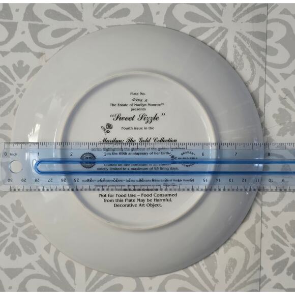 Vintage Marilyn Monroe “Sweet Sizzle” Collector Plate (1996) - Picture 10 of 12